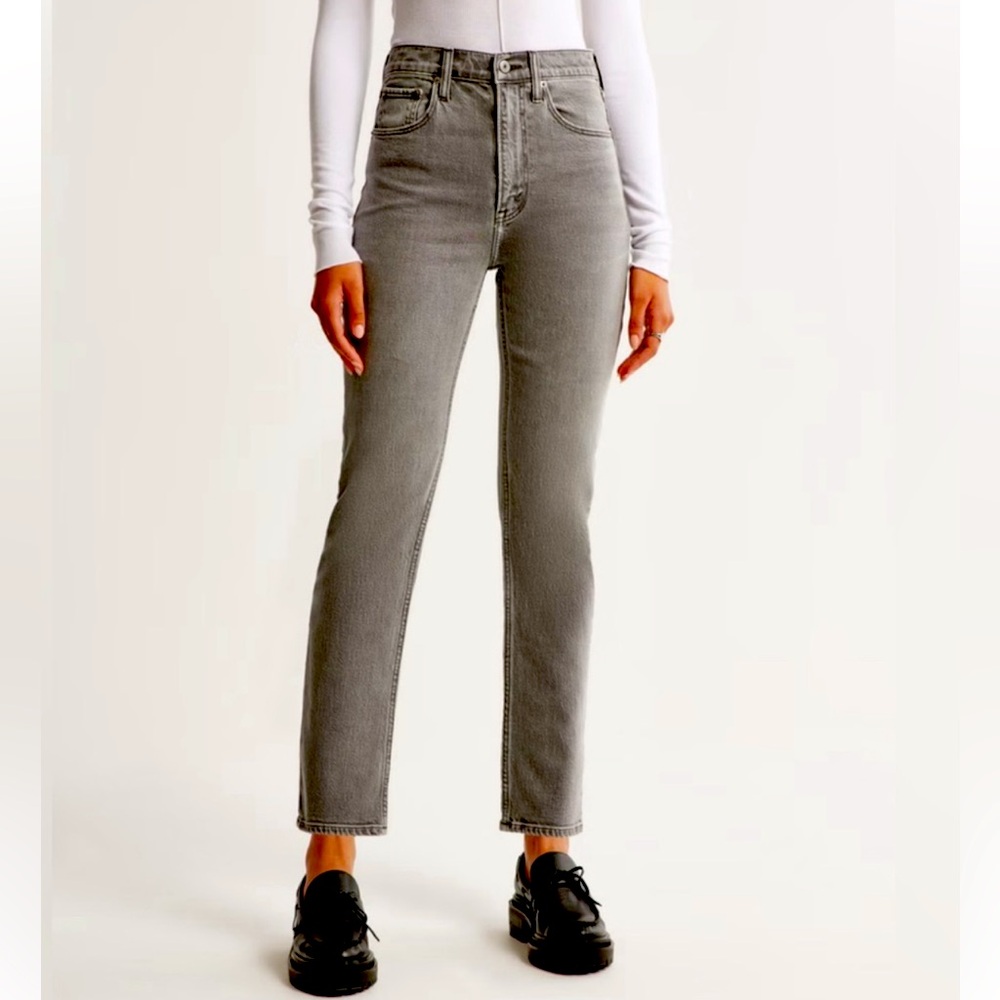 Abercrombie & Fitch The Ankle Straight Ultra High Rise 27 / 4 Short Jeans